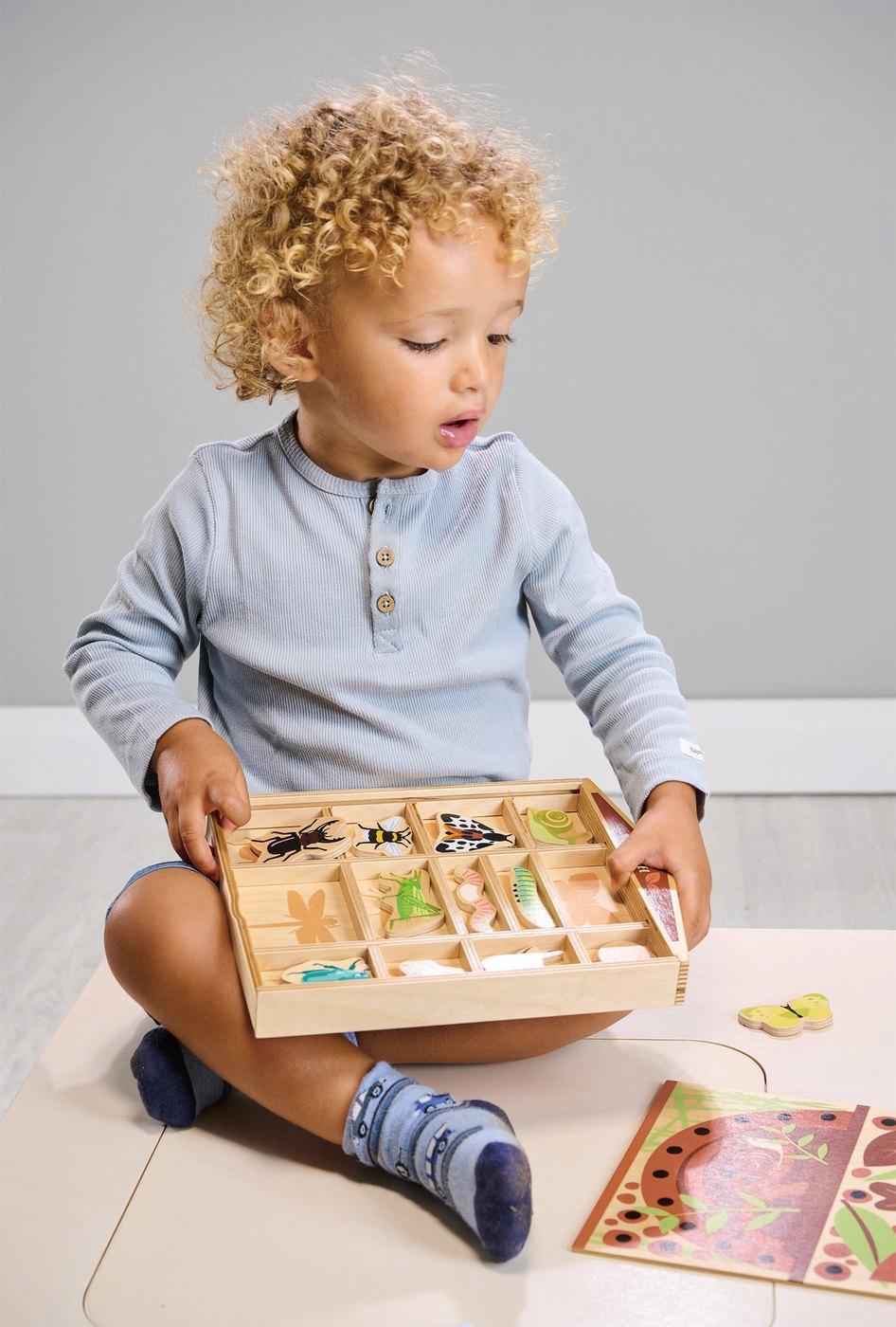 A child sorting pieces on the floor at home